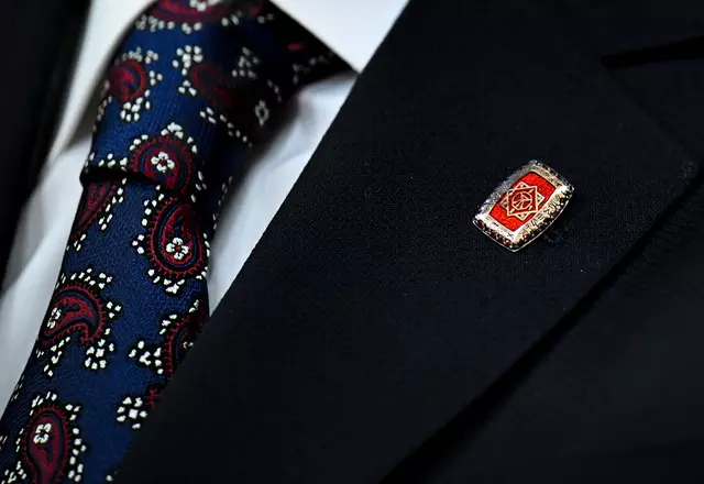 MHP lideri Devlet Bahçeli’nin taktığı rozetin sırrı ne?. MHP lideri Devlet Bahçeli’nin taktığı rozetin sırrı ne?.