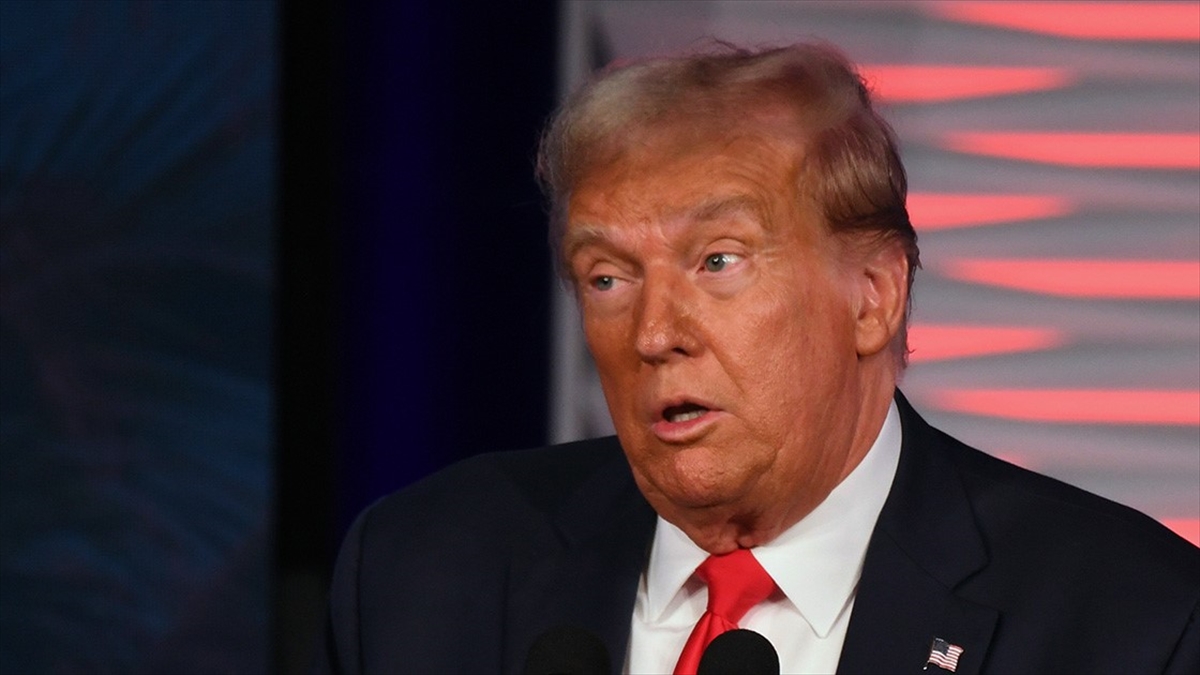 Eski ABD Başkanı Trump, yeniden seçilirse “göçmenleri sınır dışı edeceği” sözünü yineledi Eski ABD Başkanı Trump, yeniden seçilirse “göçmenleri sınır dışı edeceği” sözünü yineledi