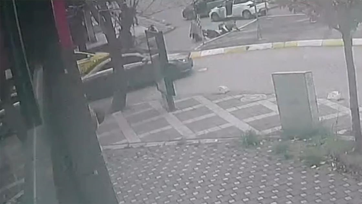 İstanbul’da teknik direktör Oktay Derelioğlu trafikte çıkan kavgada yaralandı İstanbul’da teknik direktör Oktay Derelioğlu trafikte çıkan kavgada yaralandı