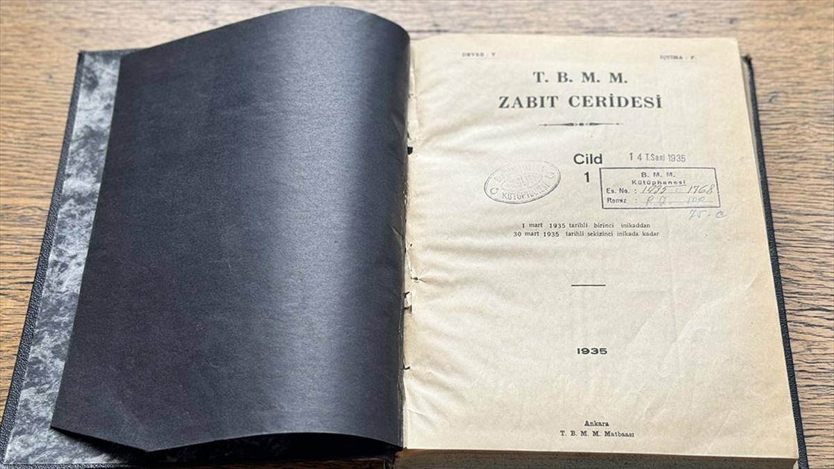 Meclis’in ilk kadın vekili, kürsüden dünyaya seslenerek, “eksiksiz bir bütünüz” mesajı verdi Meclis’in ilk kadın vekili, kürsüden dünyaya seslenerek, “eksiksiz bir bütünüz” mesajı verdi