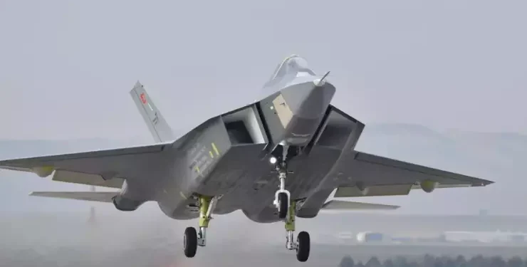 Türkler yeni bir titan üretti!’ ABD dergisi KAAN’ı F-35 ve F-22 ile kıyasladı: Farklı bir seviye Türkler yeni bir titan üretti!’ ABD dergisi KAAN’ı F-35 ve F-22 ile kıyasladı: Farklı bir seviye