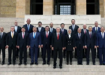 12 bakanın koltuğu elden gidiyor. tek tek isim açıkladı… 12 bakanın koltuğu elden gidiyor. tek tek isim açıkladı…