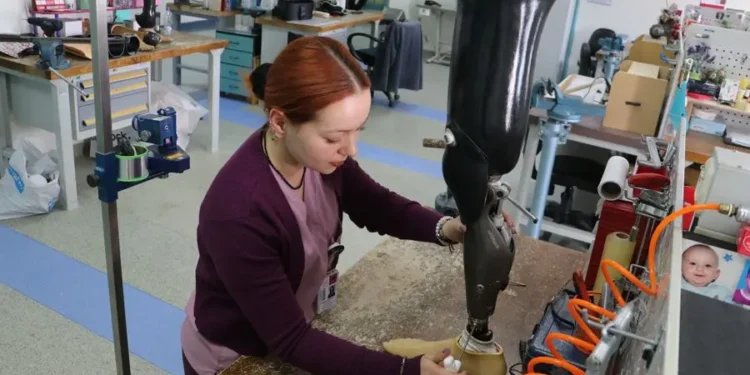 Gazileri hayata bağlayan laboratuvar