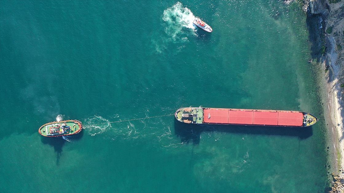 Mudanya’da karaya oturan kargo gemisi kurtarıldı