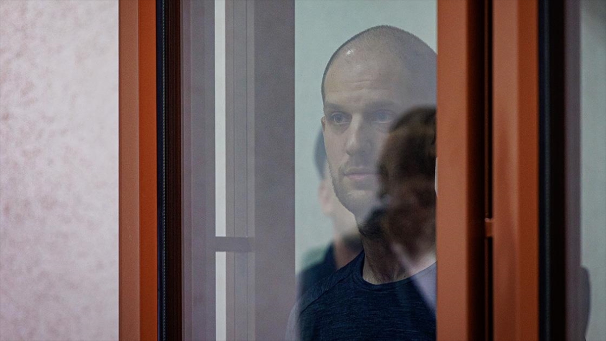 Rus mahkemesi, Wall Street Journal muhabirine “casusluk” suçundan 16 yıl hapis cezası verdi