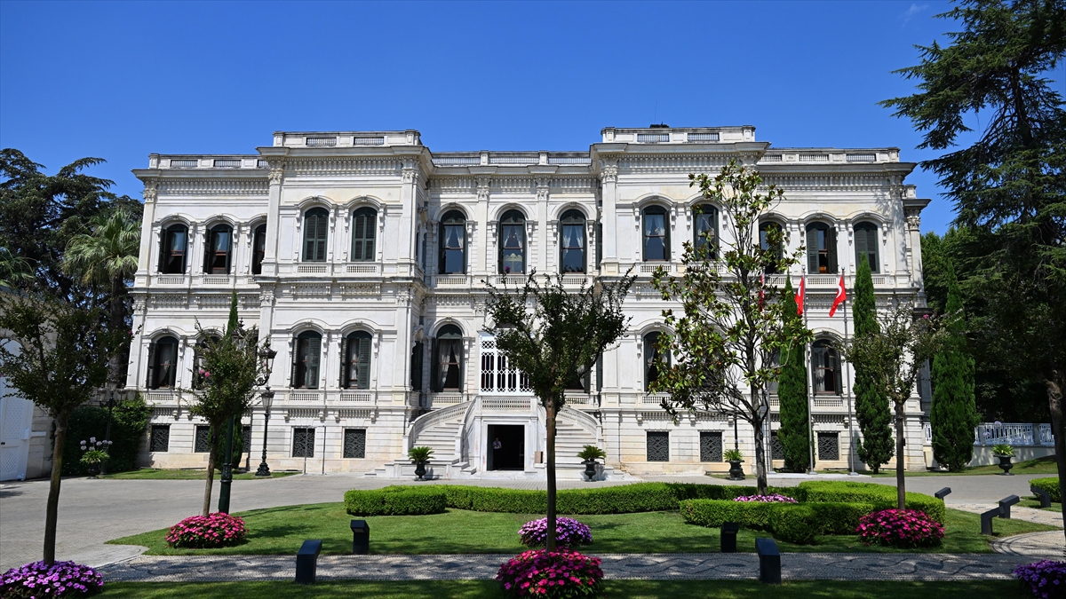 Yıldız Sarayı, yaklaşık 6 yıllık restorasyonun ardından kapılarını halka açıyor Yıldız Sarayı, yaklaşık 6 yıllık restorasyonun ardından kapılarını halka açıyor