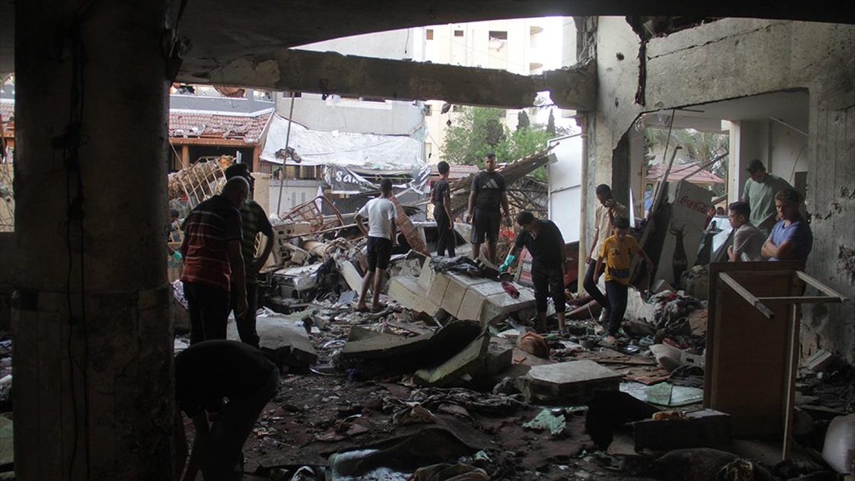 AB, İsrail’in Gazze’de en az 100 kişiyi öldürdüğü okul saldırısına tepki gösterdi