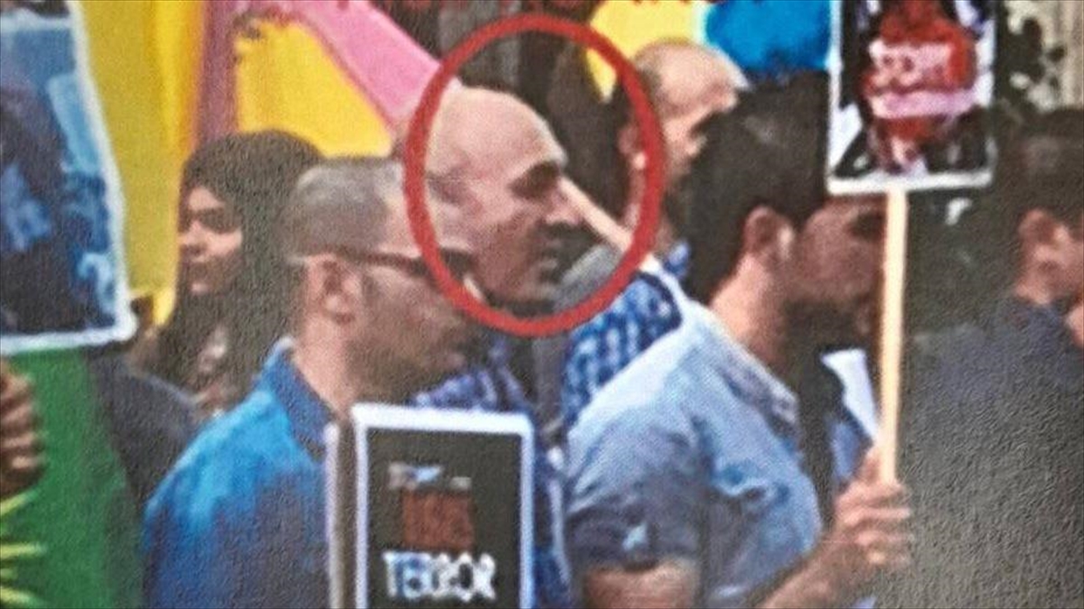 MİT ve İzmir Emniyet Müdürlüğünün operasyonuyla yakalanan PKK’lı terörist Hıdır Korkut tutuklandı MİT ve İzmir Emniyet Müdürlüğünün operasyonuyla yakalanan PKK’lı terörist Hıdır Korkut tutuklandı