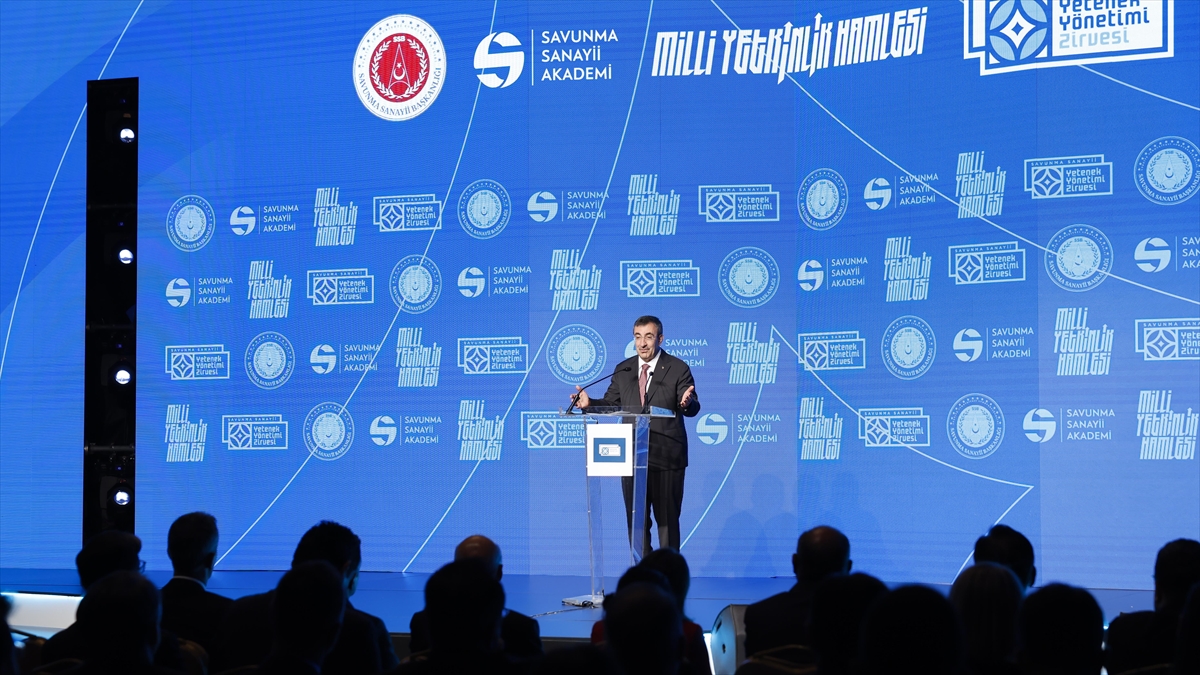 Cumhurbaşkanı Yardımcısı Yılmaz: Savunma sanayinin yarınları için gençlerimize odaklanacağız Cumhurbaşkanı Yardımcısı Yılmaz: Savunma sanayinin yarınları için gençlerimize odaklanacağız