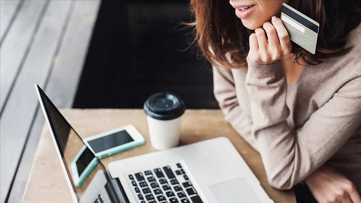 “Karanlık ticari tasarımlar”, sahte indirimler ve eksik bilgilendirmeyle tüketicileri yanıltıyor