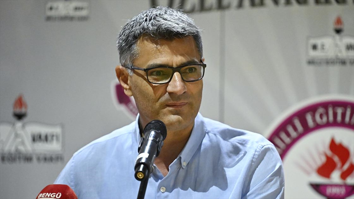 Yusuf Dikeç, MEV Koleji Özel Ankara Okullarında yeni eğitim-öğretim döneminin ilk dersini verdi Yusuf Dikeç, MEV Koleji Özel Ankara Okullarında yeni eğitim-öğretim döneminin ilk dersini verdi