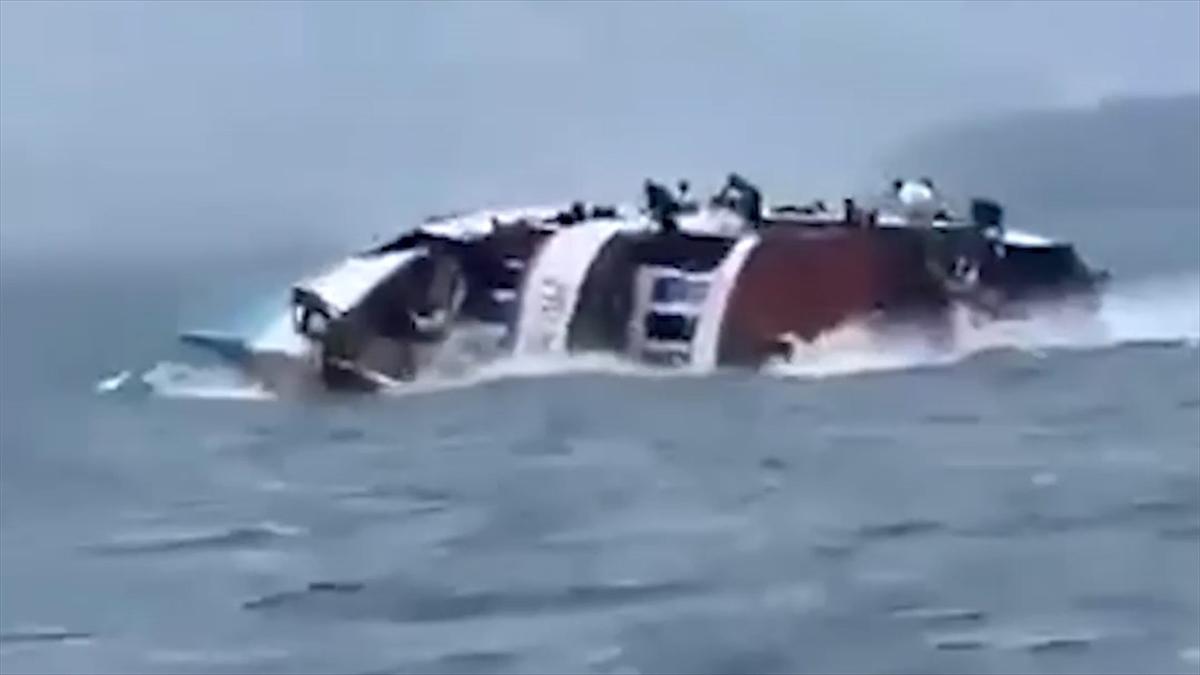 Kongo Demokratik Cumhuriyeti’nde alabora olan teknedeki 50 yolcu öldü Kongo Demokratik Cumhuriyeti’nde alabora olan teknedeki 50 yolcu öldü