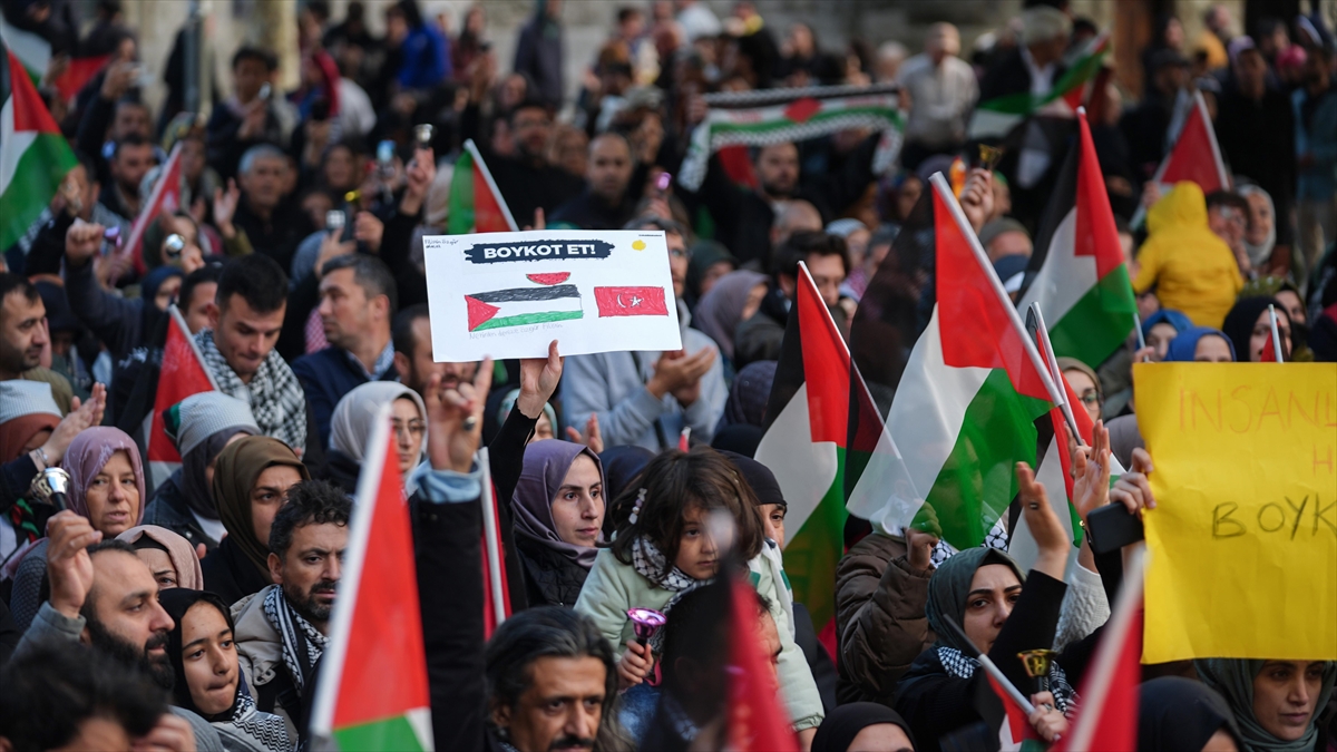 İstanbul’da Filistin İnisiyatifi’nden İsrail’i protesto yürüyüşü İstanbul’da Filistin İnisiyatifi’nden İsrail’i protesto yürüyüşü