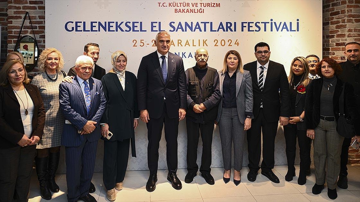 Bakan Ersoy: Önemli olan geleneksel el sanatlarını yaşatıp, gelecek nesillere aktarabilmek Bakan Ersoy: Önemli olan geleneksel el sanatlarını yaşatıp, gelecek nesillere aktarabilmek