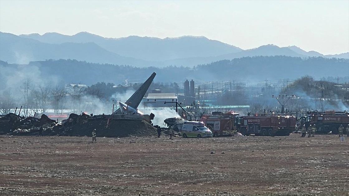 Güney Kore’de polis 179 kişinin öldüğü uçak kazasının yaşandığı havalimanında arama yaptı