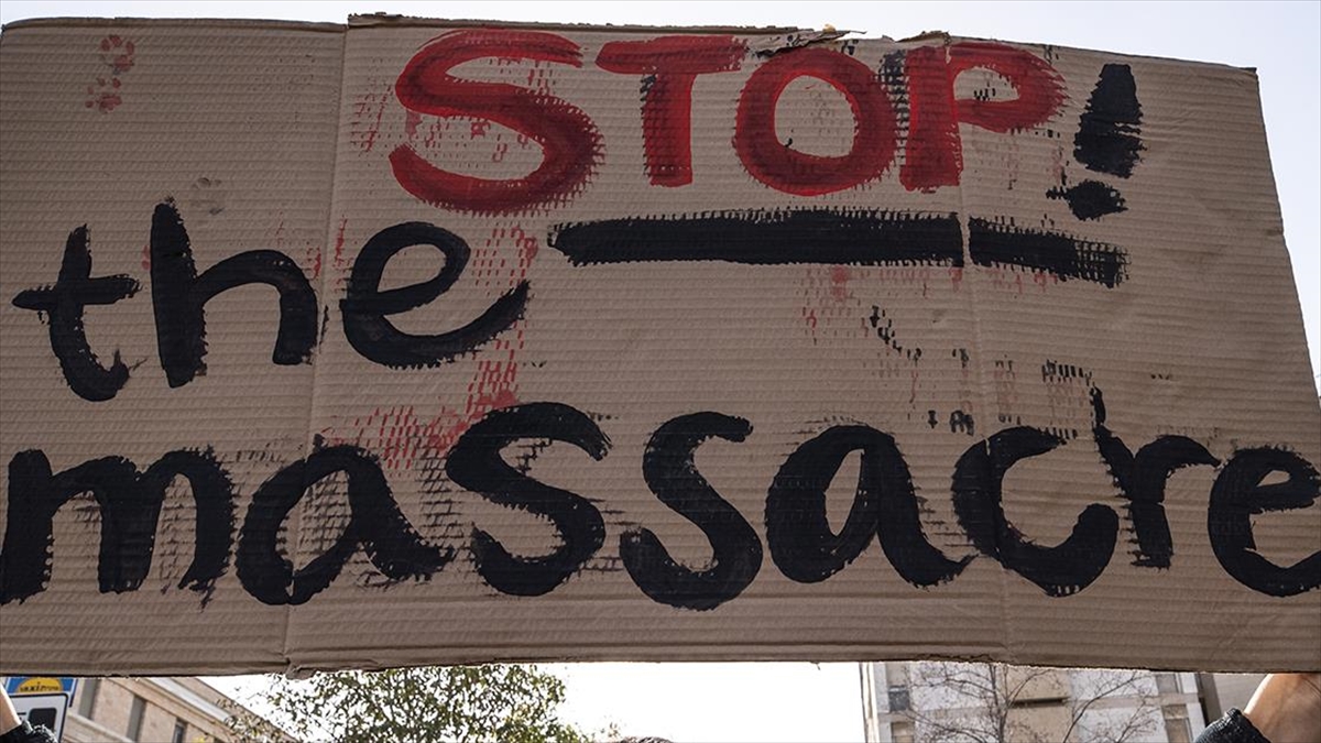 Yahudi yazar, “Filistinlilere karşı soykırım” nedeniyle İsrail vatandaşlığından çıktı