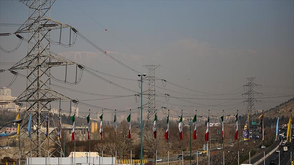 İran’da enerji tasarrufu amacıyla yarın bir çok eyalette okullar ve kamu kurumları tatil edildi