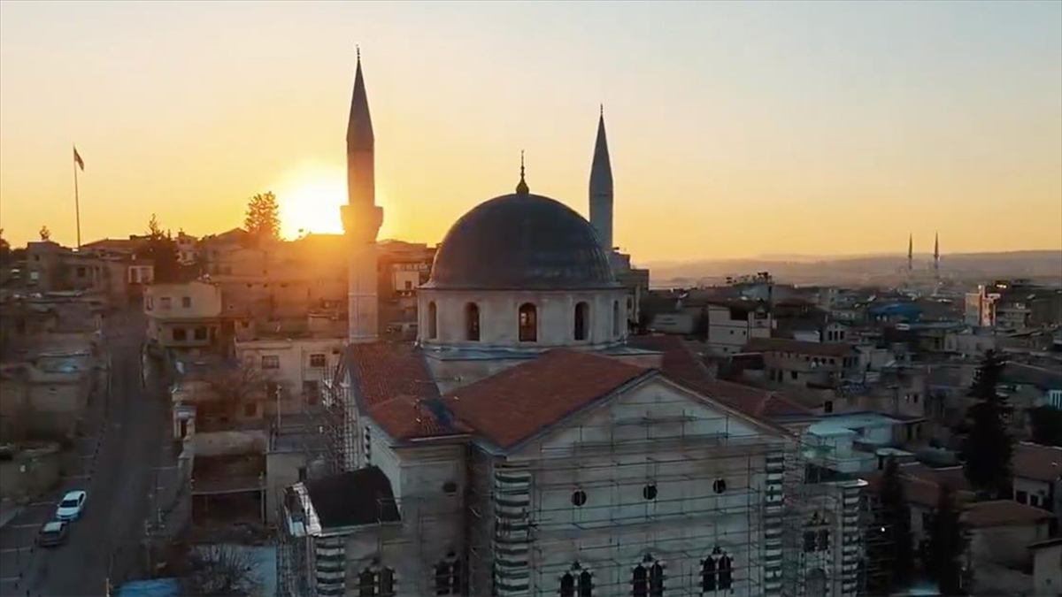 Bakan Ersoy’dan depremde etkilenen vakıf eserlerine ilişkin paylaşım