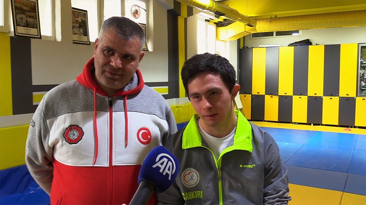 Down sendromlu judocu Ömer Faruk, milli formayı giymeyi hedefliyor Down sendromlu judocu Ömer Faruk, milli formayı giymeyi hedefliyor