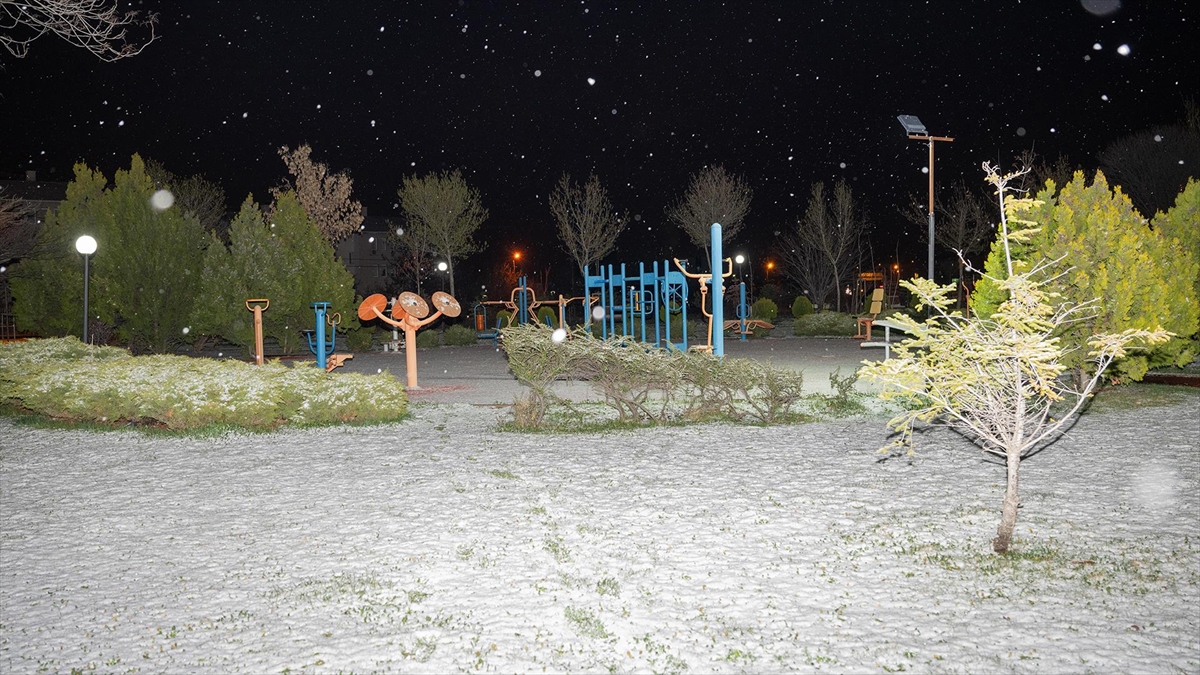 Ankara’nın yüksek kesimlerinde kar yağışı etkili oldu