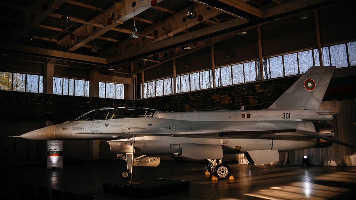Bulgaristan’ın ABD’den sipariş ettiği F-16’ların ilki törenle karşılandı Bulgaristan’ın ABD’den sipariş ettiği F-16’ların ilki törenle karşılandı