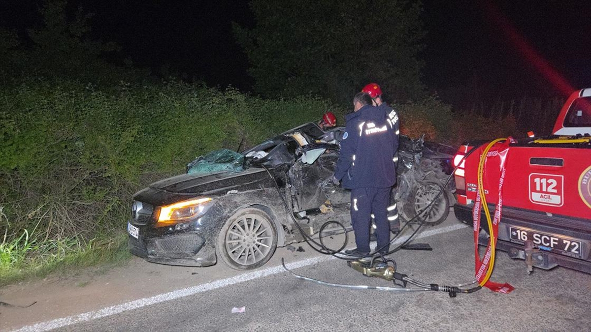 Bursa’da cip ile otomobilin çarpıştığı kazada 3 kişi öldü, 1 kişi yaralandı Bursa’da cip ile otomobilin çarpıştığı kazada 3 kişi öldü, 1 kişi yaralandı