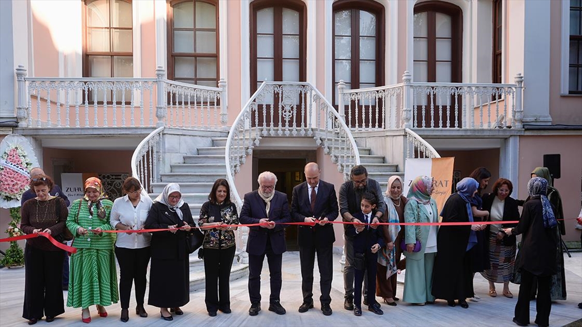 Ebru ve minyatür eserlerinden oluşan “Zuhurat” sergisi sanatseverlerle buluştu Ebru ve minyatür eserlerinden oluşan “Zuhurat” sergisi sanatseverlerle buluştu
