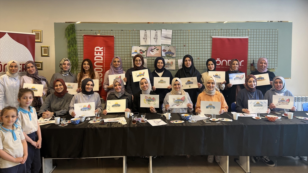 Eyüpsultan’daki öğretmenlerden Gazze’ye resimli destek Eyüpsultan’daki öğretmenlerden Gazze’ye resimli destek