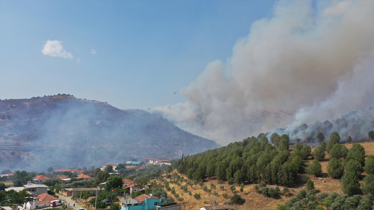 Aydın’da ziraat alanı ve makilikteki yangına müdahale ediliyor Aydın’da ziraat alanı ve makilikteki yangına müdahale ediliyor