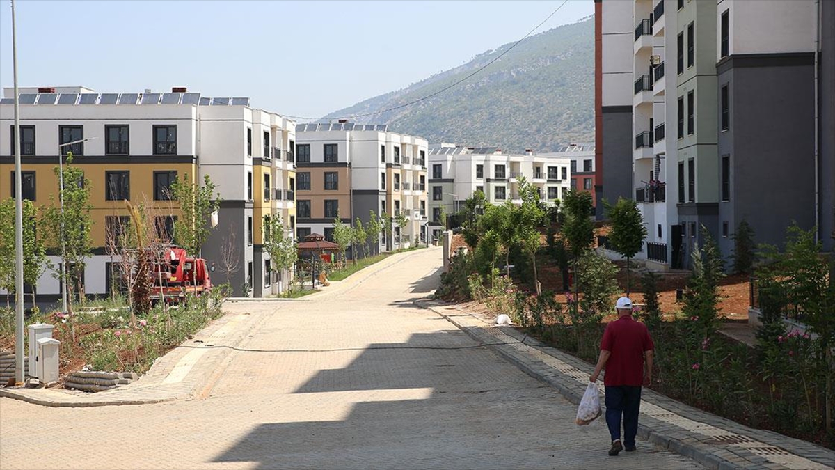 İskenderun’da depremde evini kaybedenler Kurban Bayramı’na yeni yuvalarında girdi İskenderun’da depremde evini kaybedenler Kurban Bayramı’na yeni yuvalarında girdi
