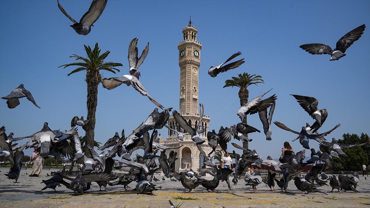 İzmir’de kent merkezinde bayram sessizliği hakim İzmir’de kent merkezinde bayram sessizliği hakim
