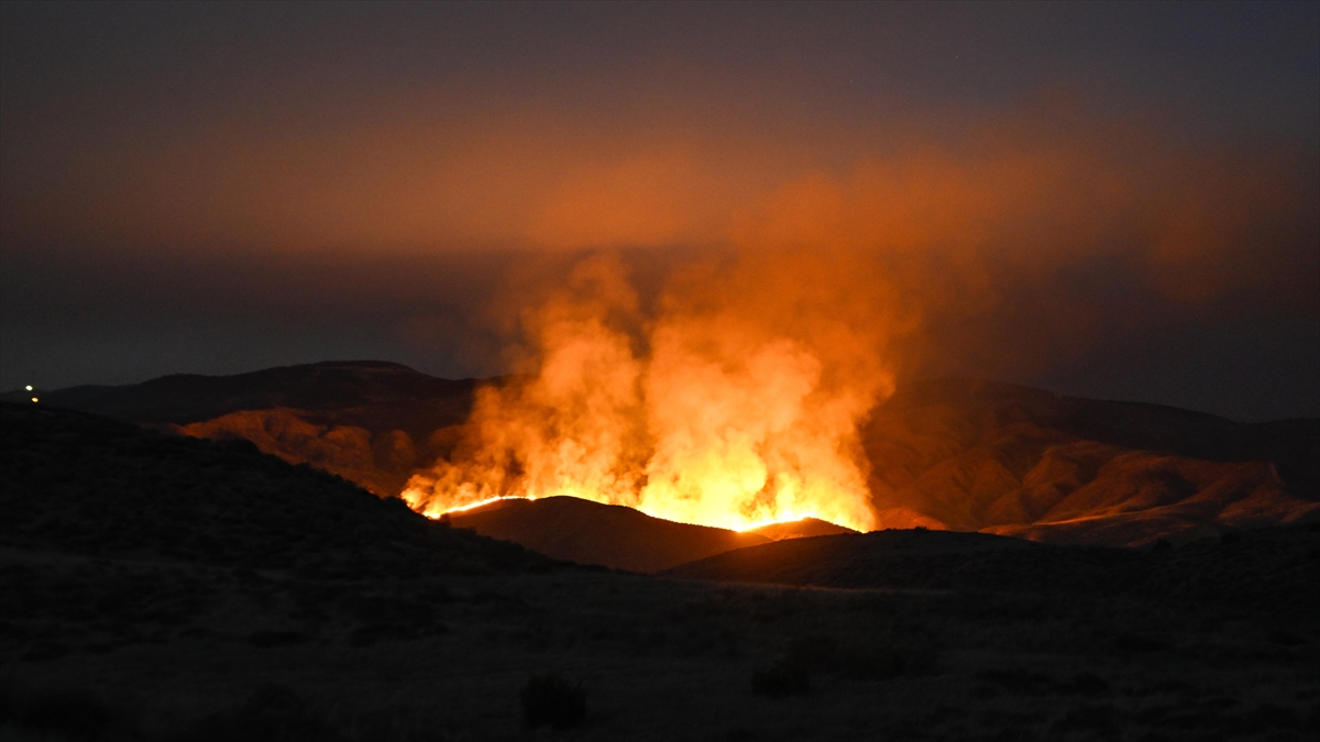 ABD’nin California eyaletinde çıkan yangınlar yaklaşık 34 bin hektar alana yayıldı