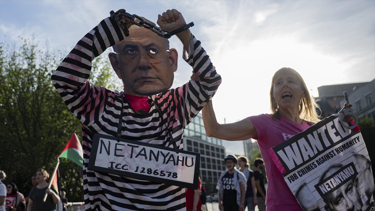 İsrail Başbakanı Netanyahu, Washington’a ziyareti öncesinde Beyaz Saray önünde protesto edildi