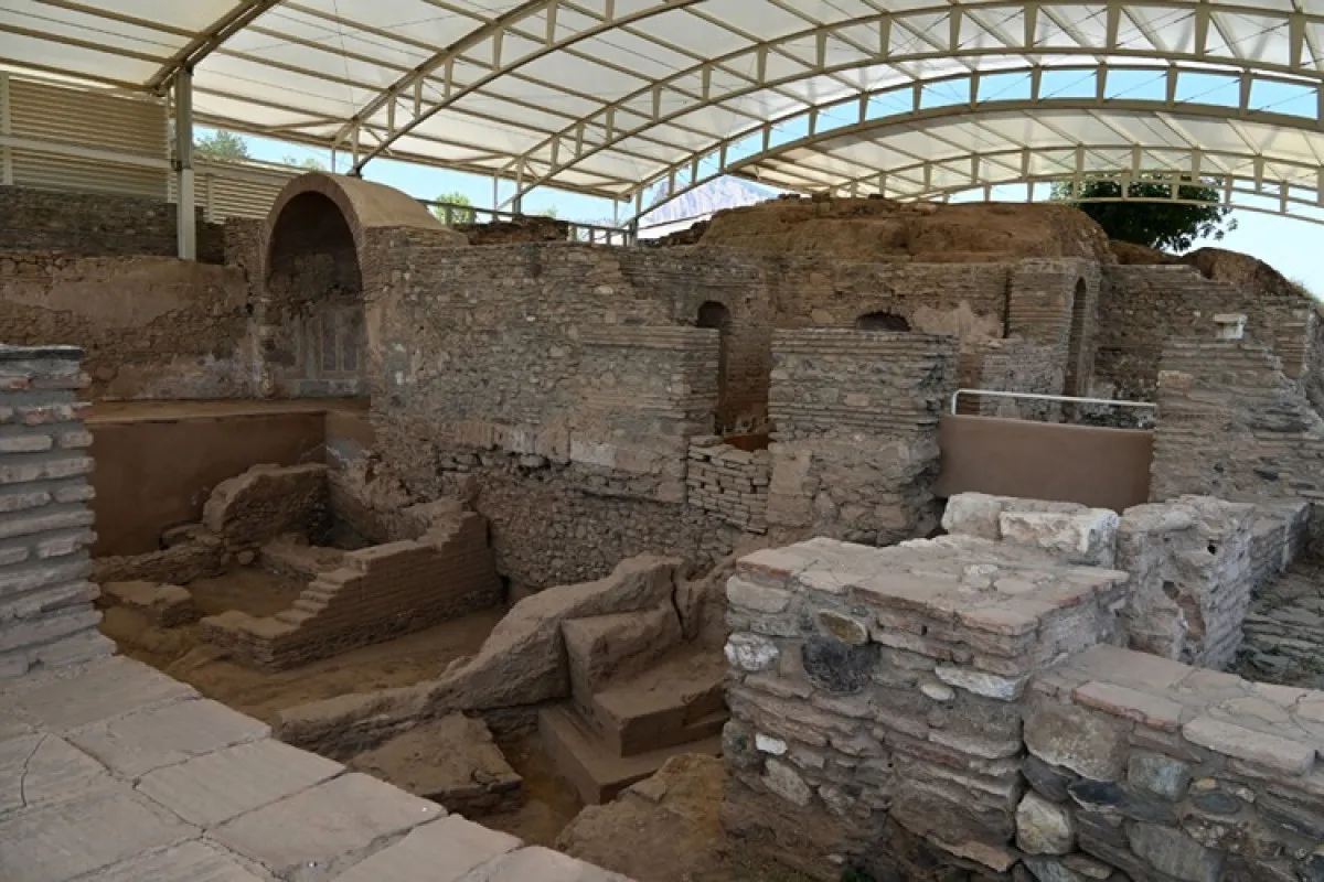 Manisa’da Sardes’te 2 bin 800 yıllık Lidya Sarayı bulundu Manisa’da Sardes’te 2 bin 800 yıllık Lidya Sarayı bulundu