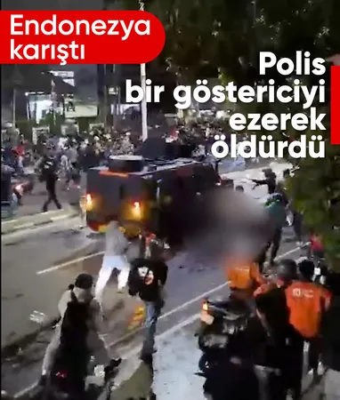 Endonezya’da hükümet karşıtı protestolarda polis bir göstericiyi ezerek öldürdü Endonezya’da hükümet karşıtı protestolarda polis bir göstericiyi ezerek öldürdü