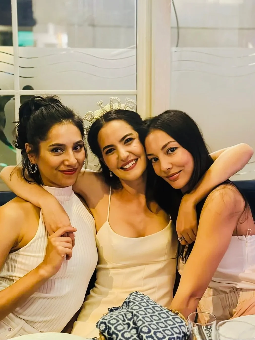 Ezgi Şenler düğün öncesi Bekarlığa veda Partisi Düzenledi… Ezgi Şenler düğün öncesi Bekarlığa veda Partisi Düzenledi…