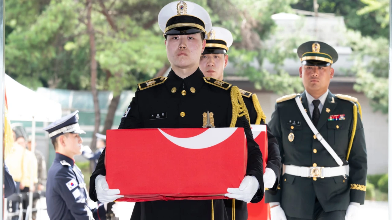 Kore şehidi 4 Türk askerinin kalıntıları törenle kimlik tespitine gönderildi Kore şehidi 4 Türk askerinin kalıntıları törenle kimlik tespitine gönderildi