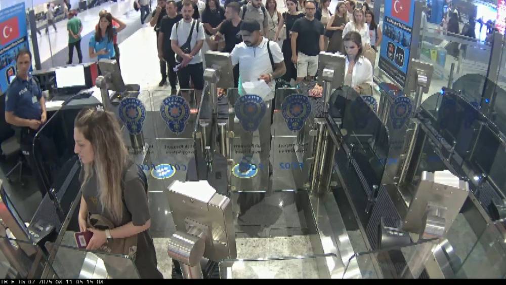 Havalimanında son anda yakalandılar!