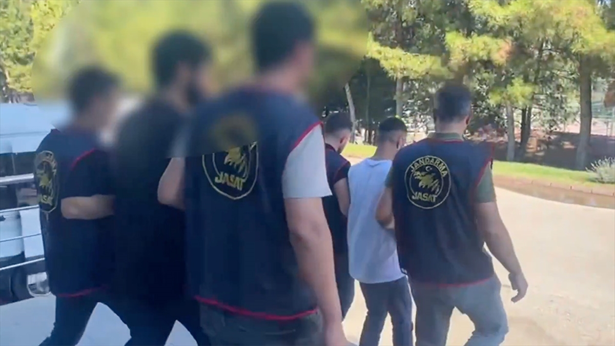 Suç örgütlerine yönelik operasyonlarda 24 şüpheli tutuklandı Suç örgütlerine yönelik operasyonlarda 24 şüpheli tutuklandı