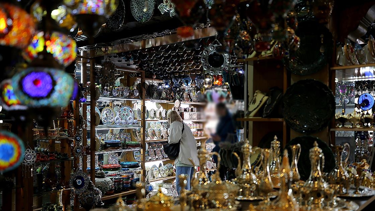 Turistlerden Türkiye’ye rekor “hediye” Turistlerden Türkiye’ye rekor “hediye”