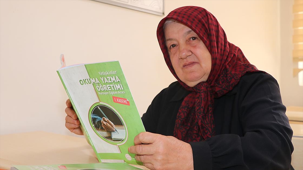 66’sında okuma yazma öğrenen Erzurumlu kadın üniversite hayali kuruyor 66’sında okuma yazma öğrenen Erzurumlu kadın üniversite hayali kuruyor