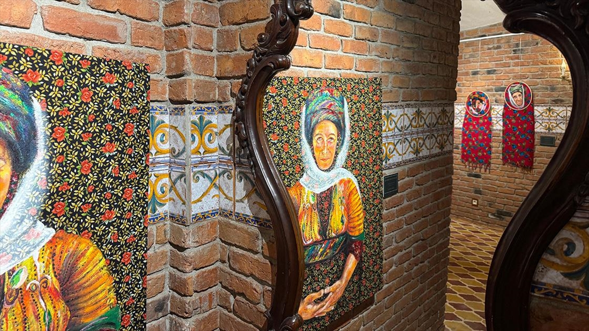 Cour Balat “Avludaki Sır” sergisini sanatseverlerle buluşturdu Cour Balat “Avludaki Sır” sergisini sanatseverlerle buluşturdu