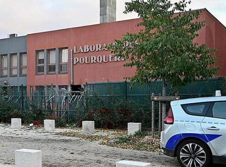 Fransa yine soyuldu! Bu kez altın rafinerini patlattılar Fransa yine soyuldu! Bu kez altın rafinerini patlattılar