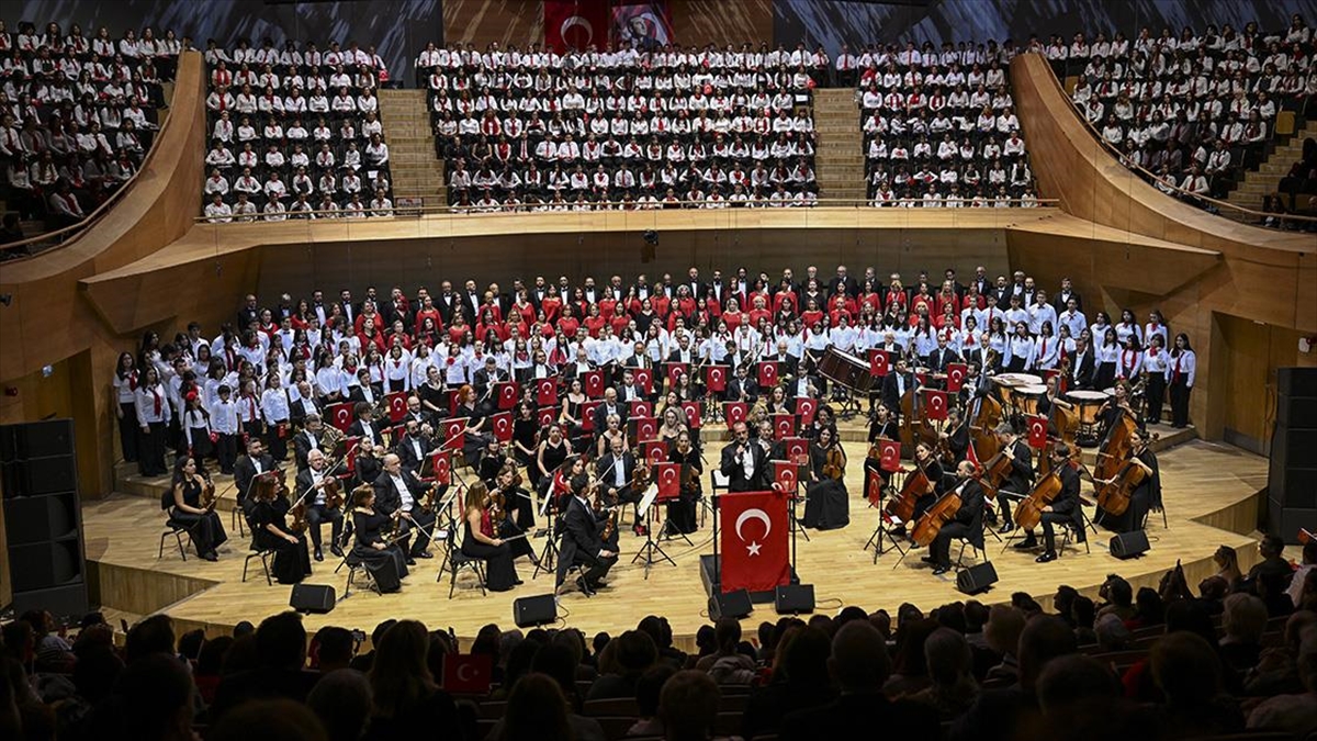CSO ile Devlet Çoksesli Korosu “Cumhuriyet Bayramı Özel Konseri” verdi CSO ile Devlet Çoksesli Korosu “Cumhuriyet Bayramı Özel Konseri” verdi