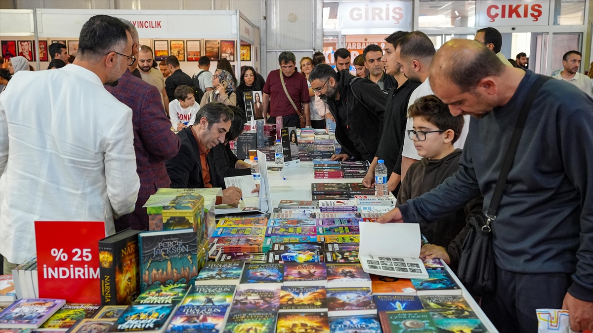 Diyarbakır 9. Kitap Fuarı devam ediyor Diyarbakır 9. Kitap Fuarı devam ediyor
