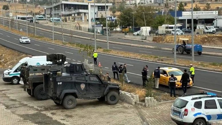 Yurt genelindeki denetimlerde 169 göçmen kaçakçısı yakalandı Yurt genelindeki denetimlerde 169 göçmen kaçakçısı yakalandı
