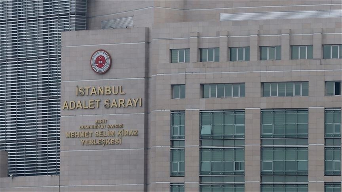 İBB’ye yönelik yolsuzluk soruşturmasında 15 şüpheli yakalandı İBB’ye yönelik yolsuzluk soruşturmasında 15 şüpheli yakalandı