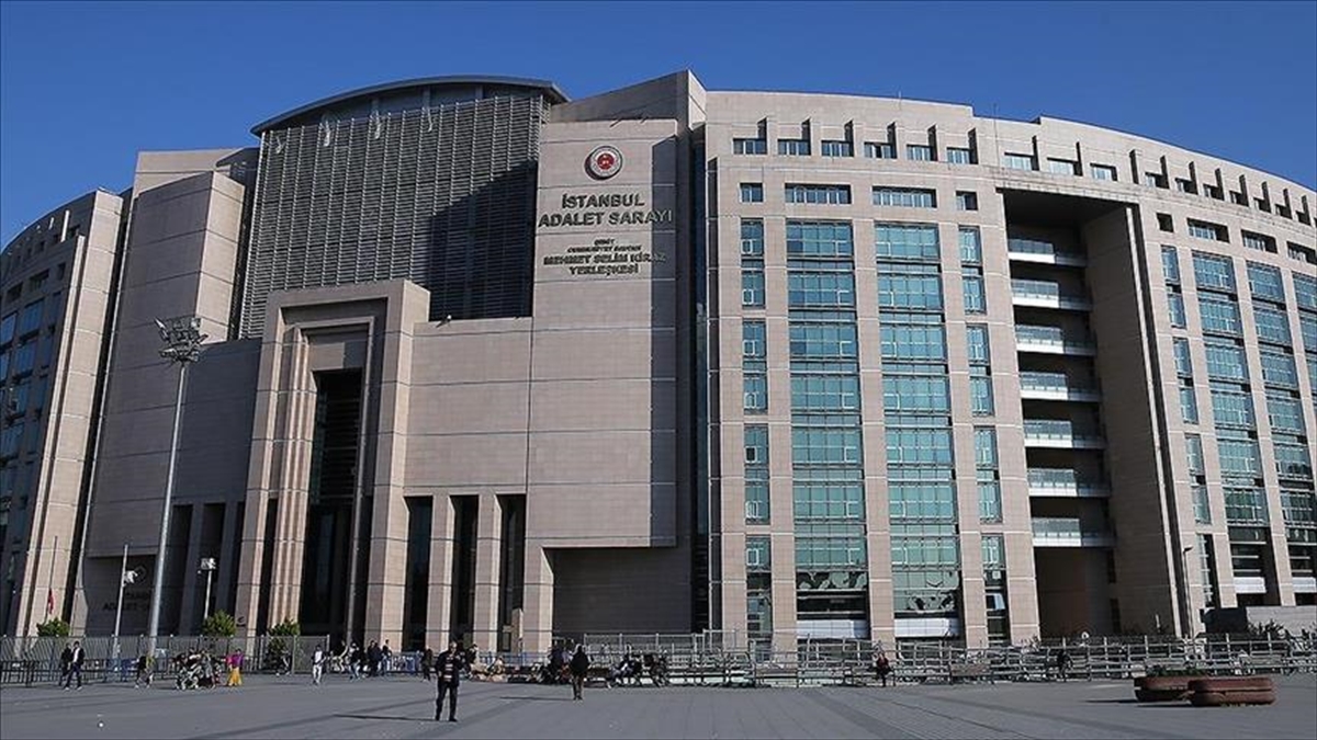 İBB’ye yönelik yolsuzluk soruşturmasında 4 şüpheli hakkında daha gözaltı kararı İBB’ye yönelik yolsuzluk soruşturmasında 4 şüpheli hakkında daha gözaltı kararı