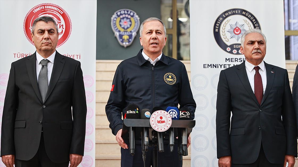İçişleri Bakanı Yerlikaya: 3 organize suç örgütünü çökerttik, 370 şüpheli şahsı bu vakte kadar gözaltına aldık İçişleri Bakanı Yerlikaya: 3 organize suç örgütünü çökerttik, 370 şüpheli şahsı bu vakte kadar gözaltına aldık
