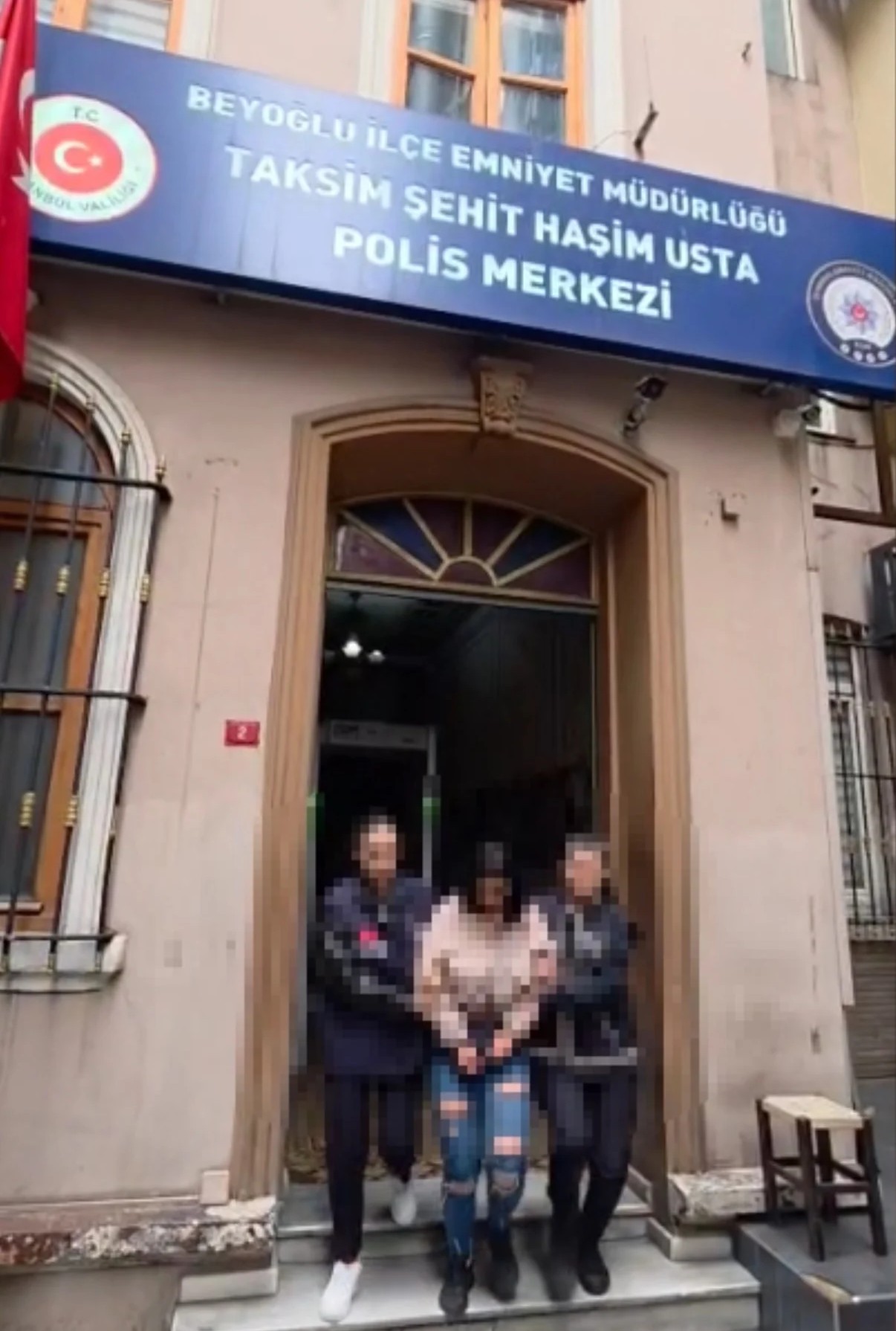 21 yaşındaki kız 64 yaşındaki sevgilisi için binayı ateşe verdi 21 yaşındaki kız 64 yaşındaki sevgilisi için binayı ateşe verdi
